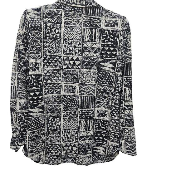 Chico’s Design Blouse Black White Geometric Print Size 0 Small - Picture 3 of 7